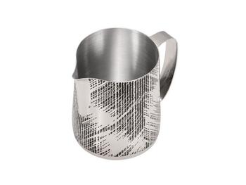 PEN JUG LATTIERA PER CAPPUCCINO IN ACCIAIO INOX 18/10 CON FINITURA ETCHING 80 CL TAZZE 8   Alessandrelli Business Solutions